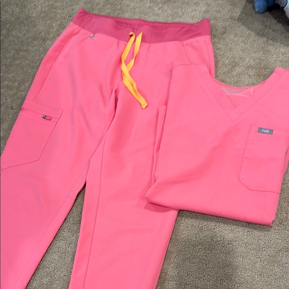 Figs Pink Women's Scrub Set